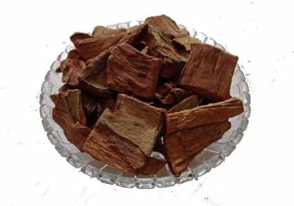 Indian Jadibooti Arjun Chaal bark pieces in natural form for remedies.