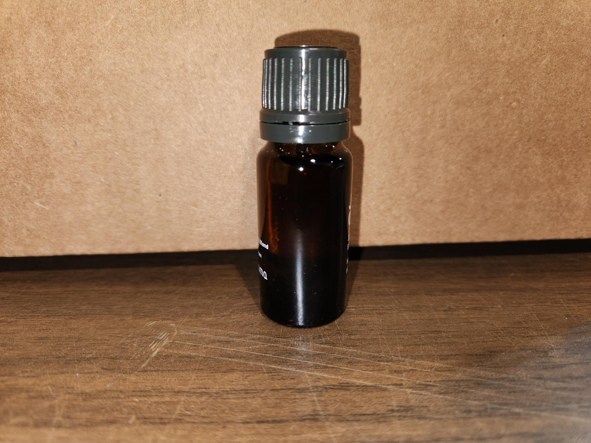 IPPINKA 10ml bottle fits compact travel-friendly essential oil routine.