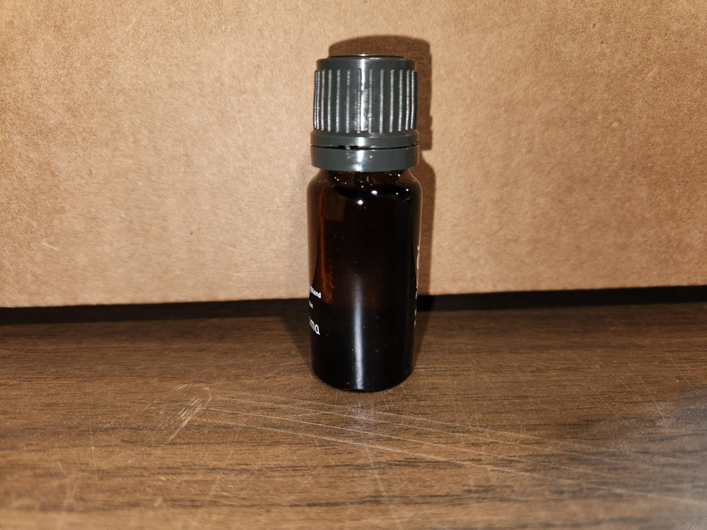 IPPINKA 10ml bottle fits compact travel-friendly essential oil routine.