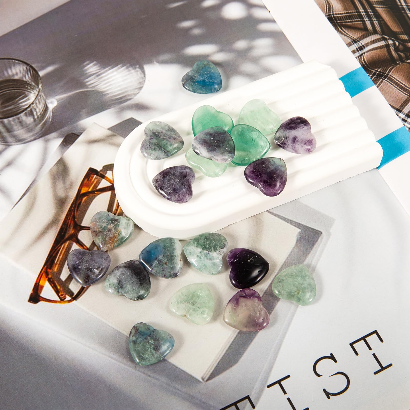 JDRGJTH fluorite heart stones provide visual focal points in meditation or work desks