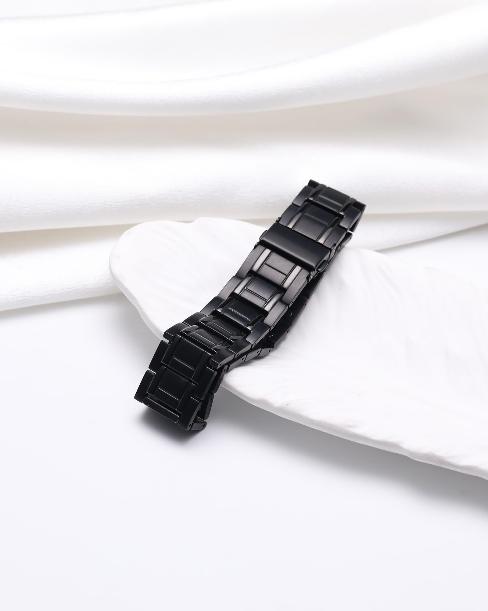Water-resistant design suitable for daily activity and workouts.