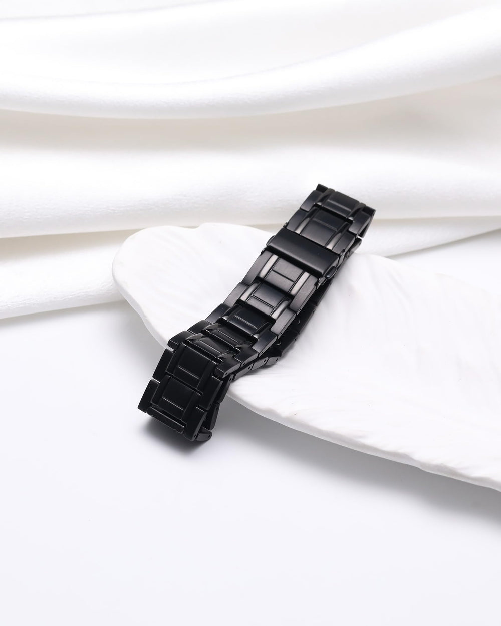 Water-resistant design suitable for daily activity and workouts.
