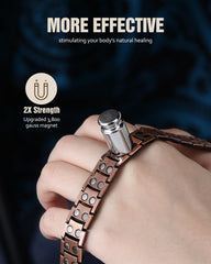Jecanori fold-over clasp detail for secure, easy wear