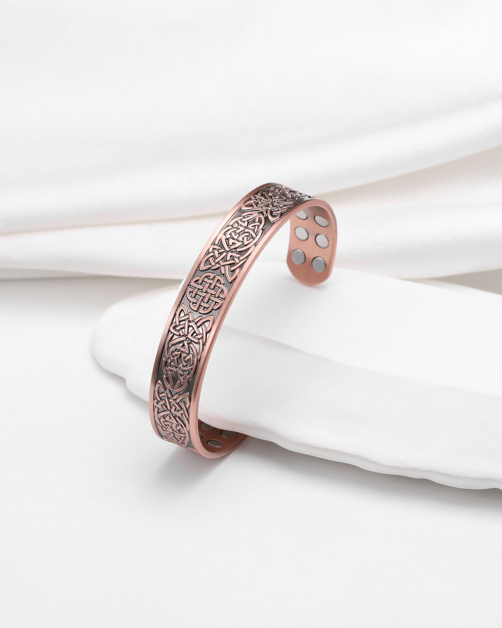 Versatile design fits both men and women for many occasions.