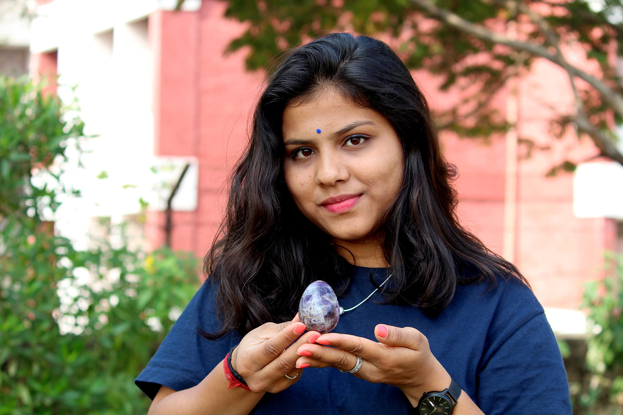 Jet International amethyst egg makes a thoughtful gift for crystal lovers