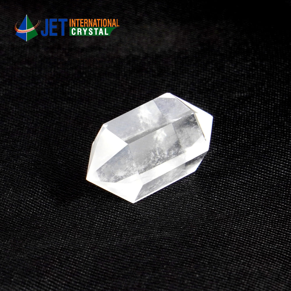 Jet International gift box with crystal quartz offers a thoughtful present for spiritual enthusiasts.