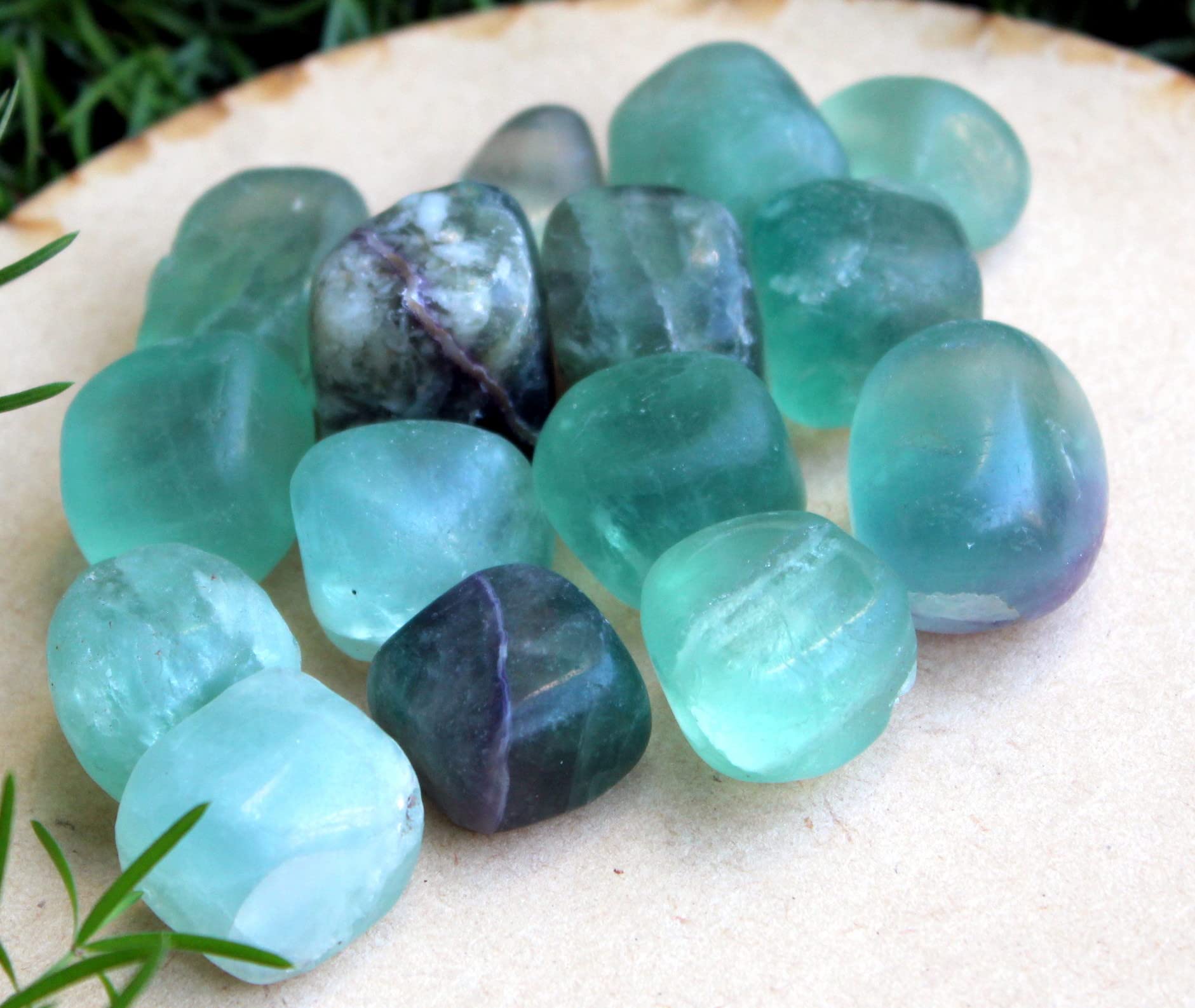 Jet International Green Fluorite decorative bowl display adds refreshing atmosphere