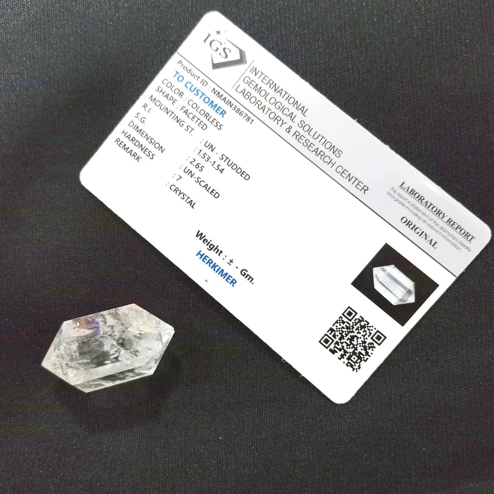 Jet International sphatik diamond healing crystal shows pristine sparkle ideal for ritual use and focus.
