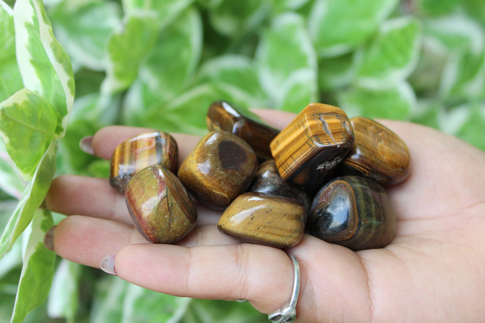 Jet International Tiger Eye Stones vivid polish makes a beautiful gift-ready decor accent.