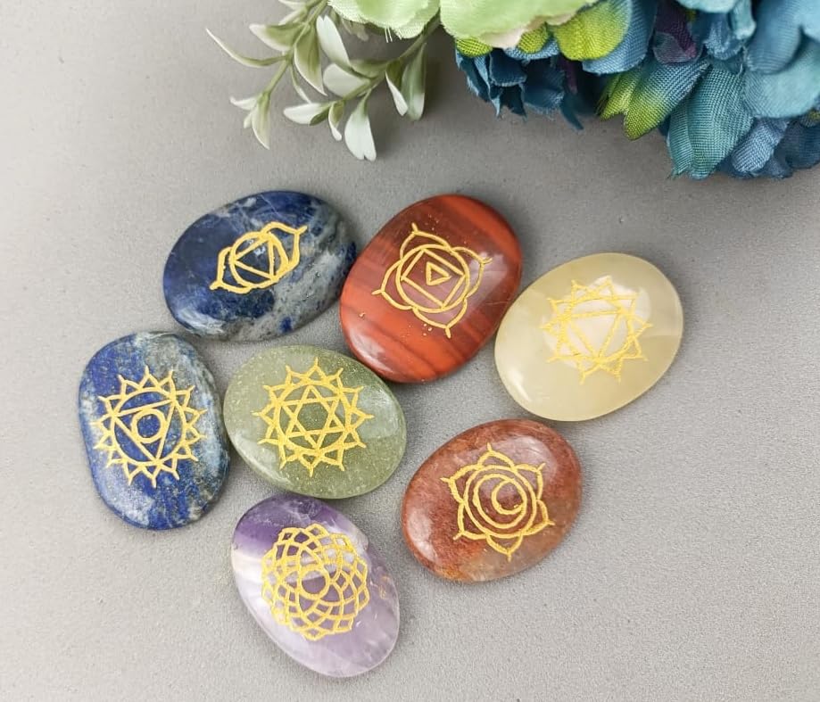 Jet International 7 Chakra Oval Reiki Set amethyst close-up for spiritual focus and balance
