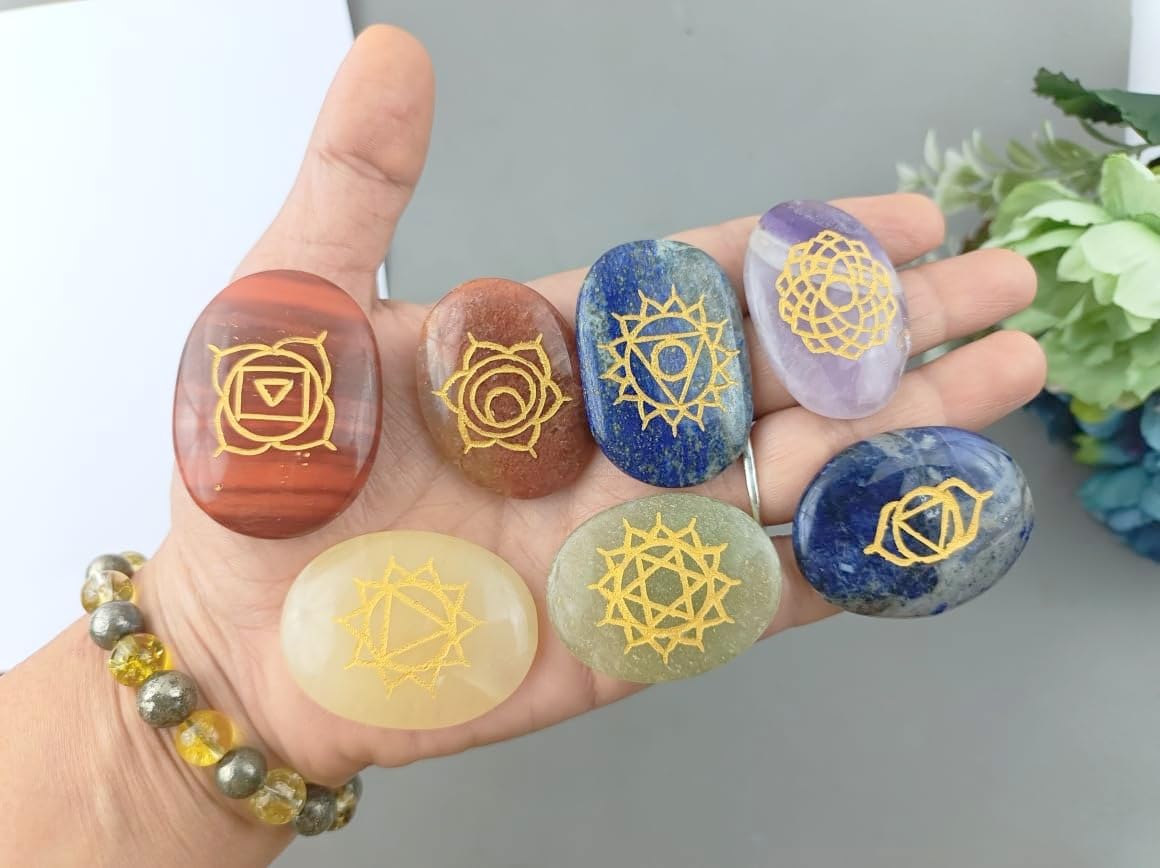 Jet International 7 Chakra Oval Reiki Set sodalite close-up for intuition and calm