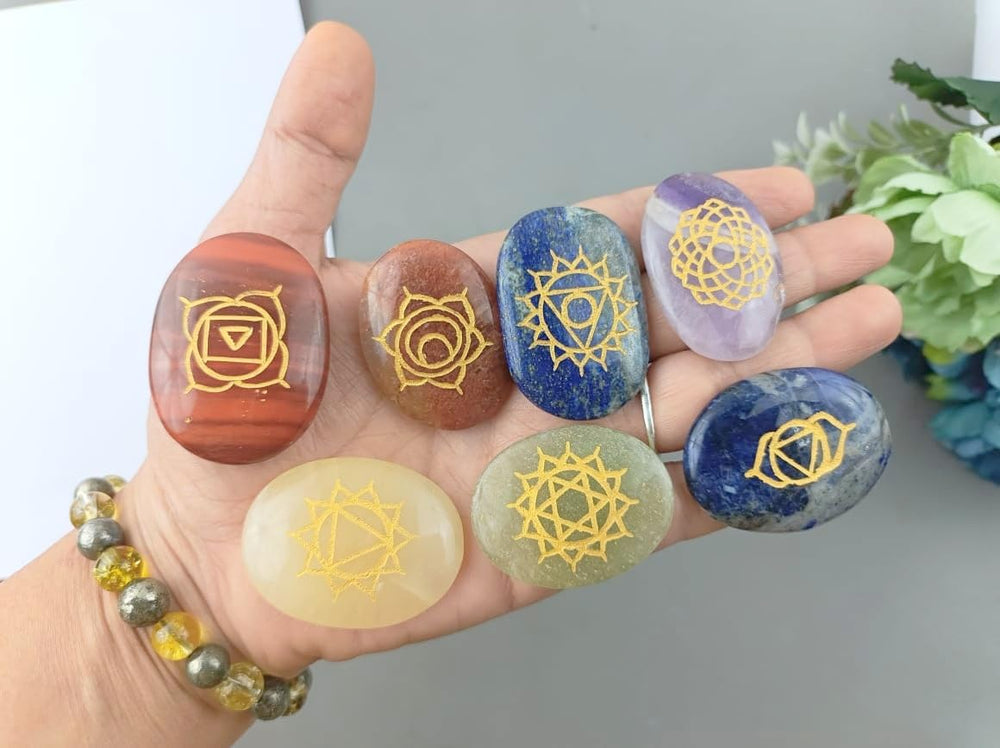 Jet International 7 Chakra Oval Reiki Set sodalite close-up for intuition and calm