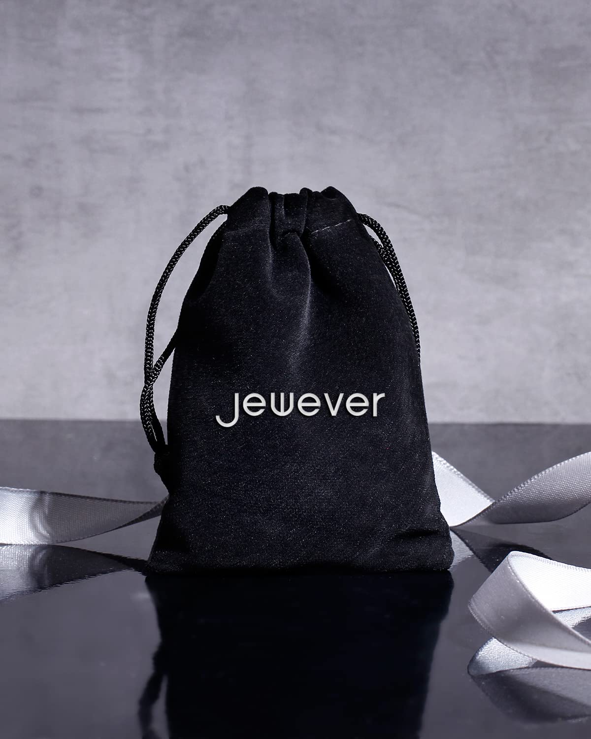 Jewever pendant with unique colour variation for individual style.