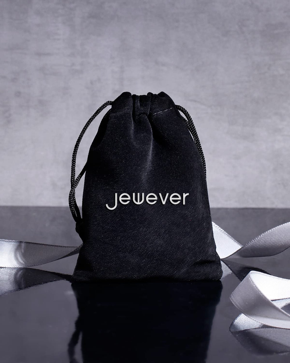 Jewever pendant with unique colour variation for individual style.