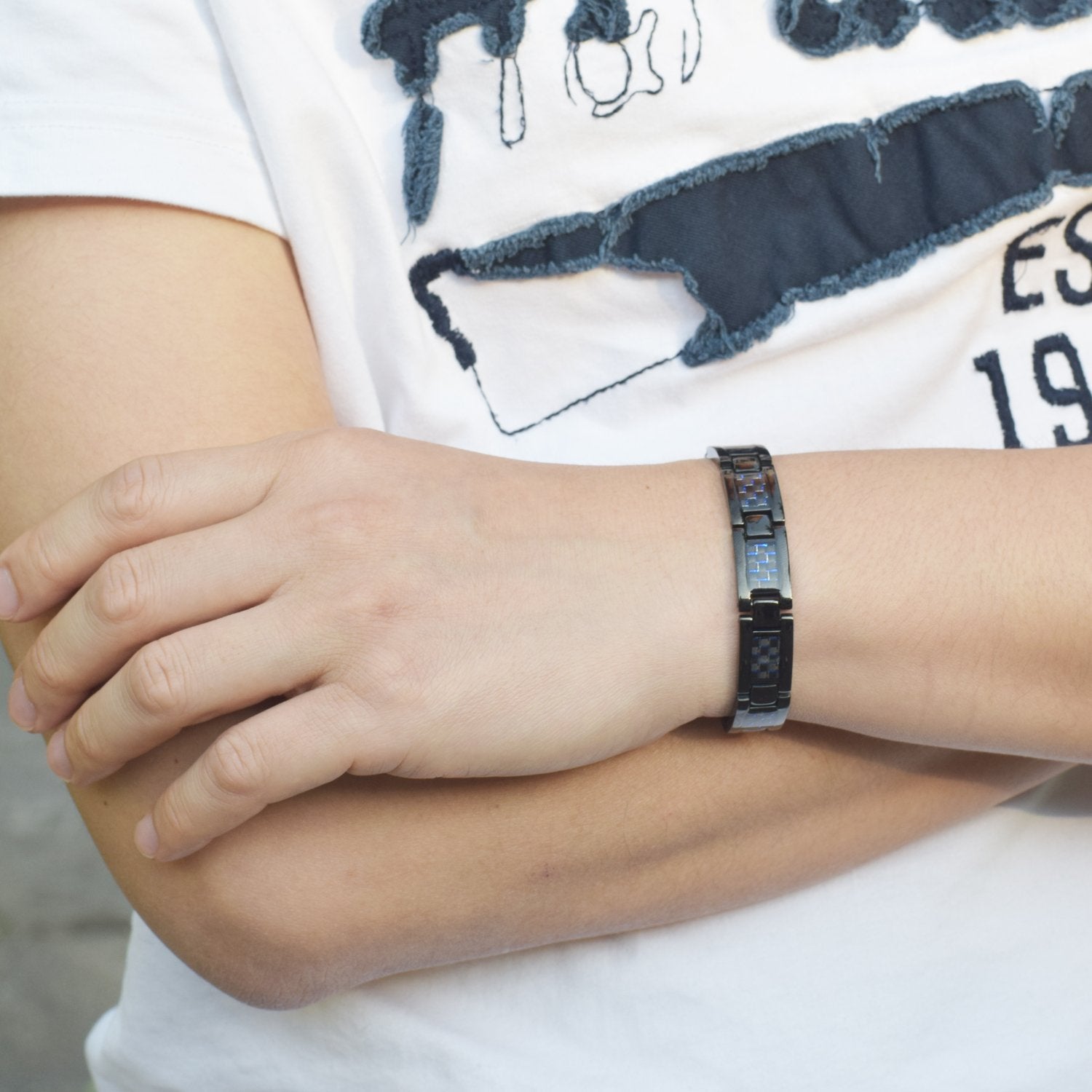 JFUME black PVD plating finish adds durability and elegance.