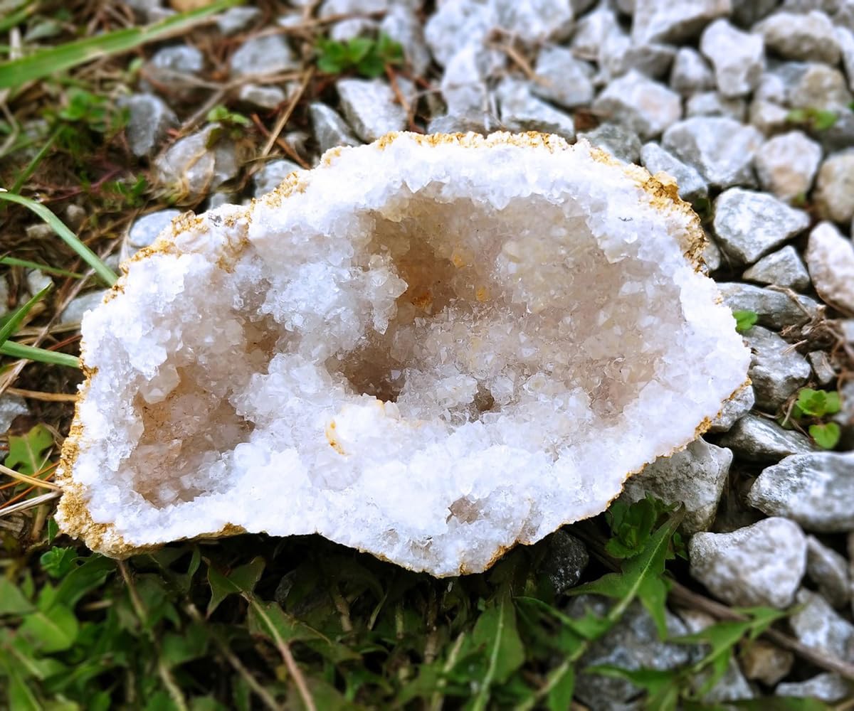 JIC Gem geode size variation creates unique focal points on shelves