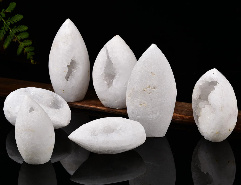 JIC Gem geode's natural variation enhances aesthetic and conversation