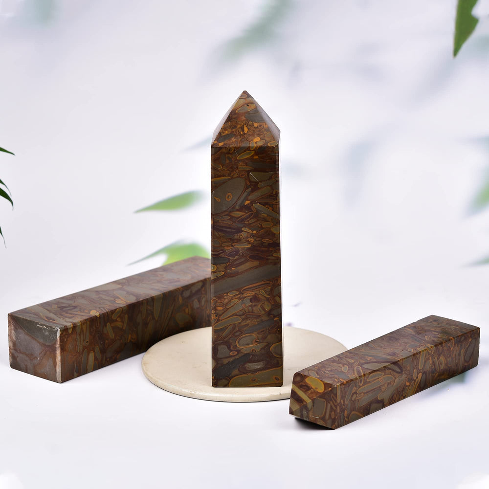 Quartz tower accents a workspace, aiding concentration during tasks.