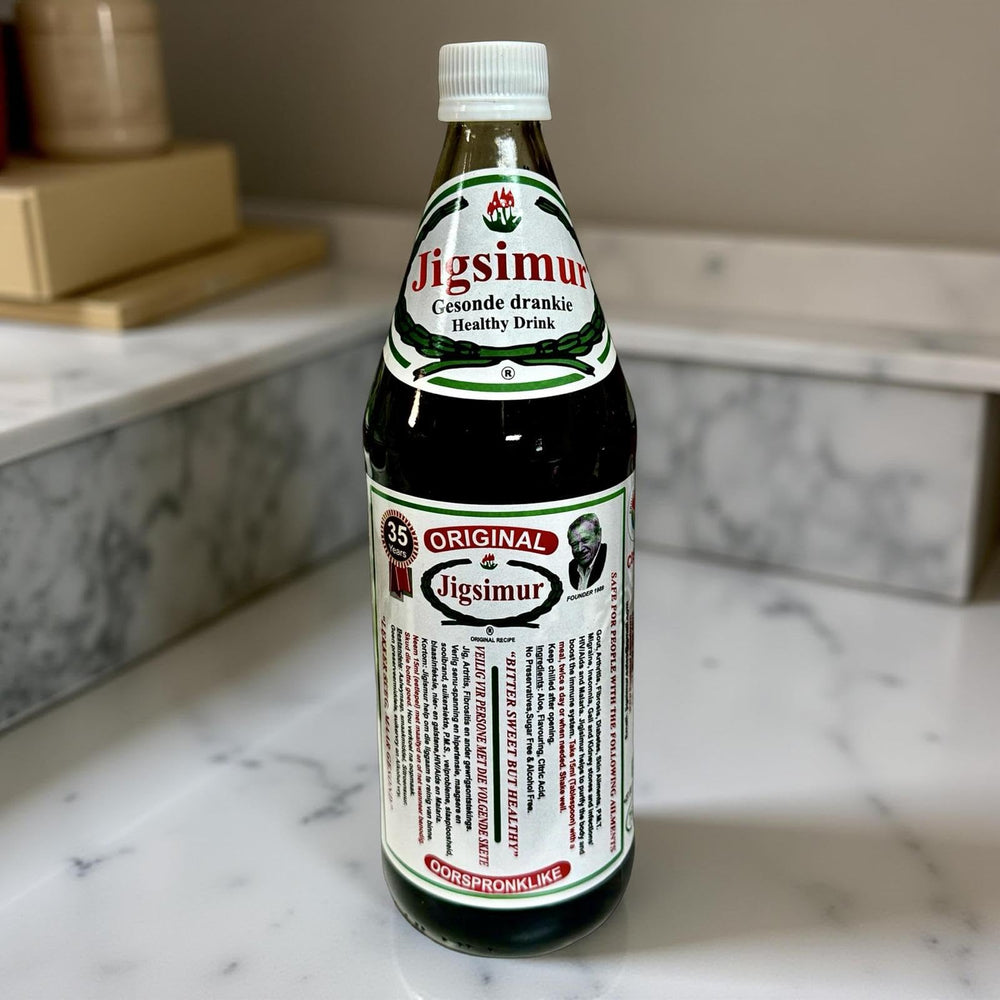 Jigsimur refreshing amber liquid seen in a glass suggesting a revitalizing energy boost.