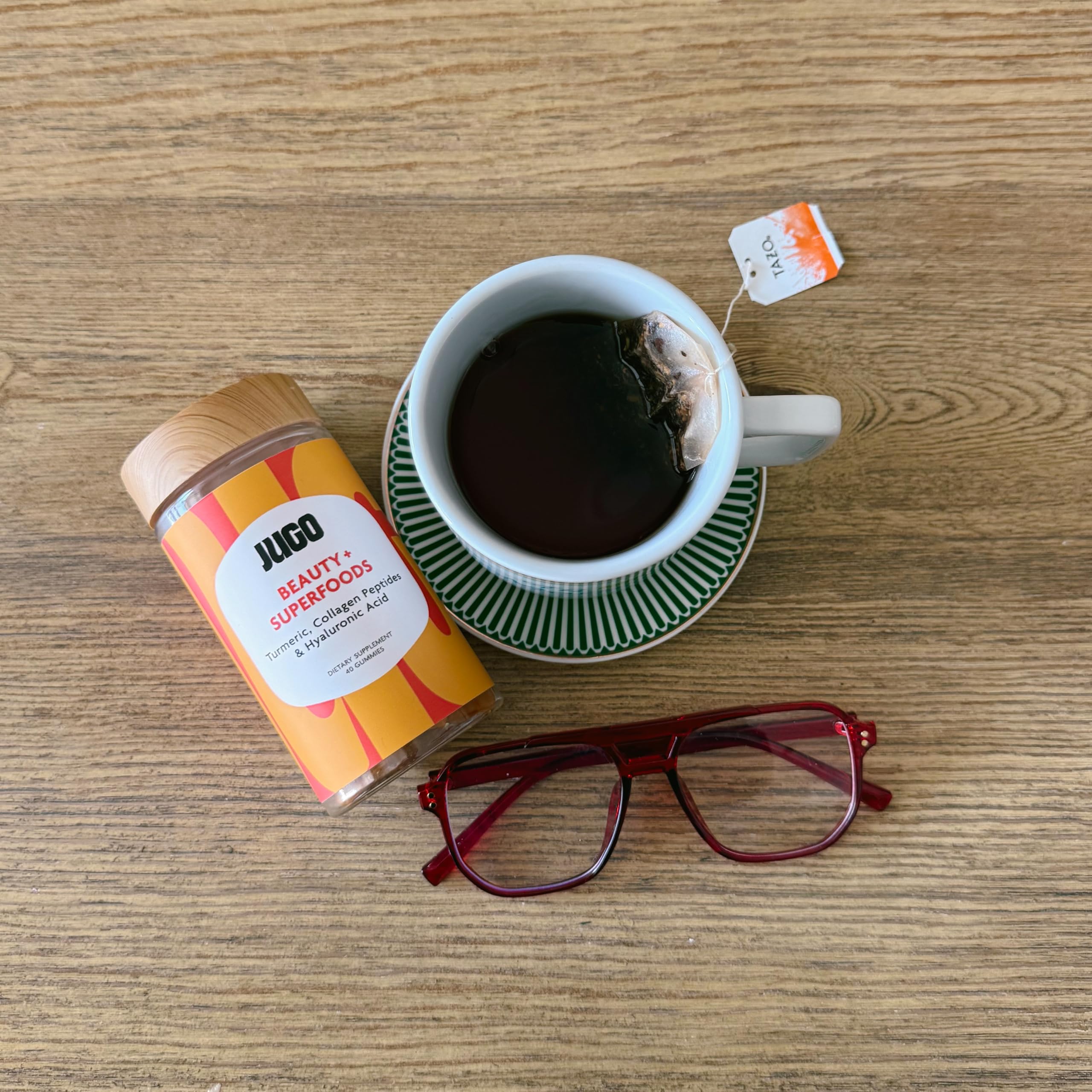 JUGO gummies beside fruit emphasize citrus flavor and freshness.