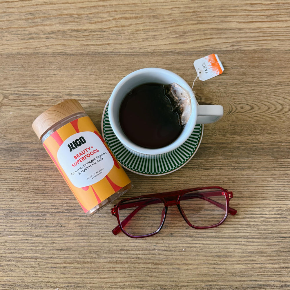 JUGO gummies beside fruit emphasize citrus flavor and freshness.