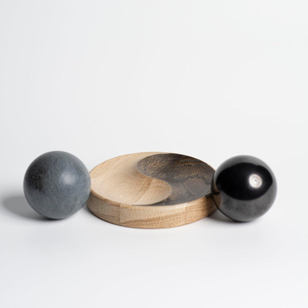 Keled Rocks oak stand detail showcasing warm natural presentation