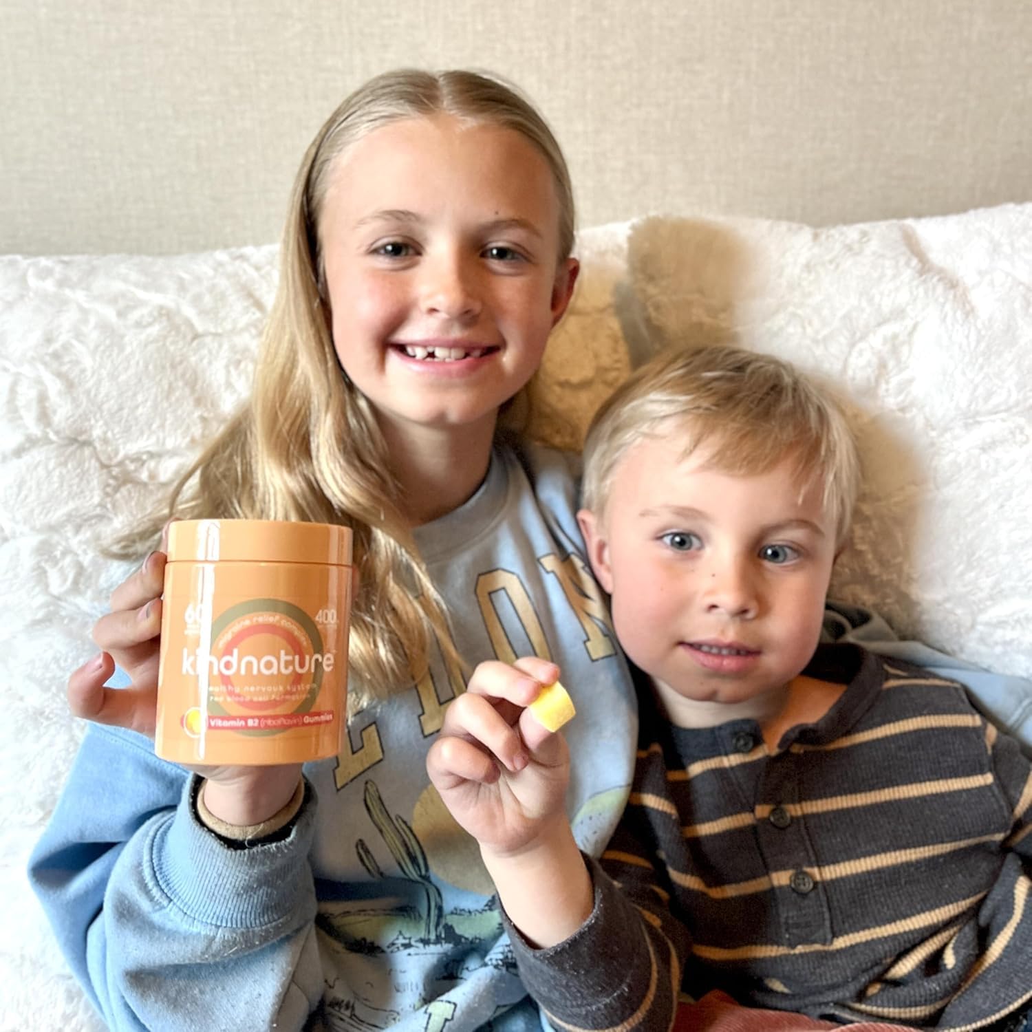 kindnature Vitamin B2 Gummies closeup highlights lemon flavor for a pleasant daily chew.