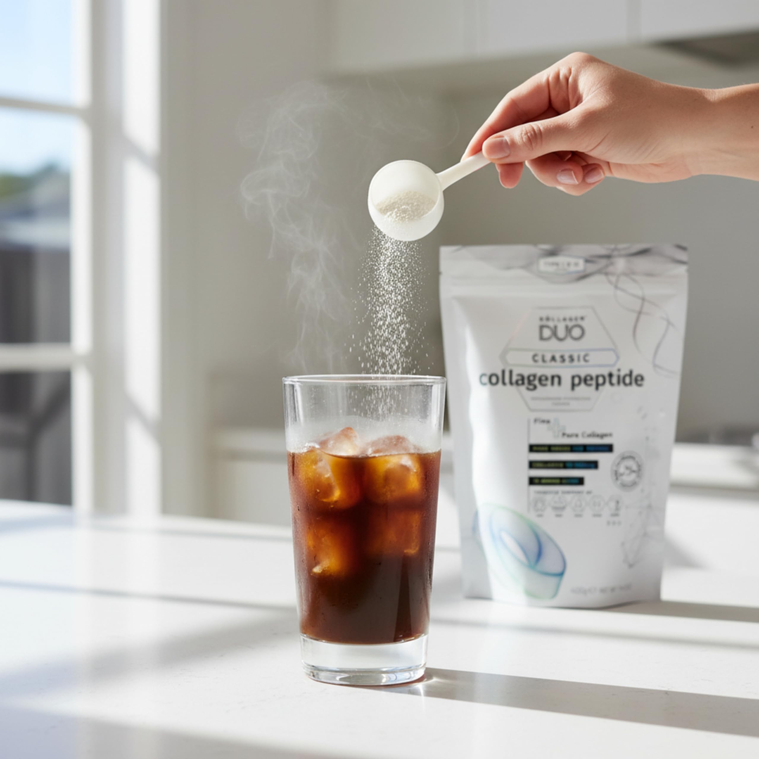 KOLLAGEN DUO powder blends in a glass with a beverage for easy mixing