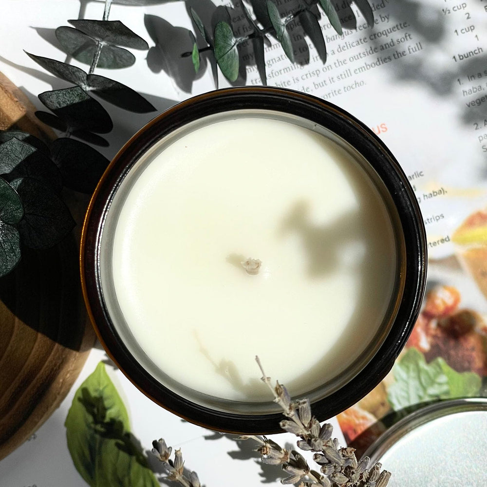 KOTKAS Grandma Candle wax pour capturing calm aroma
