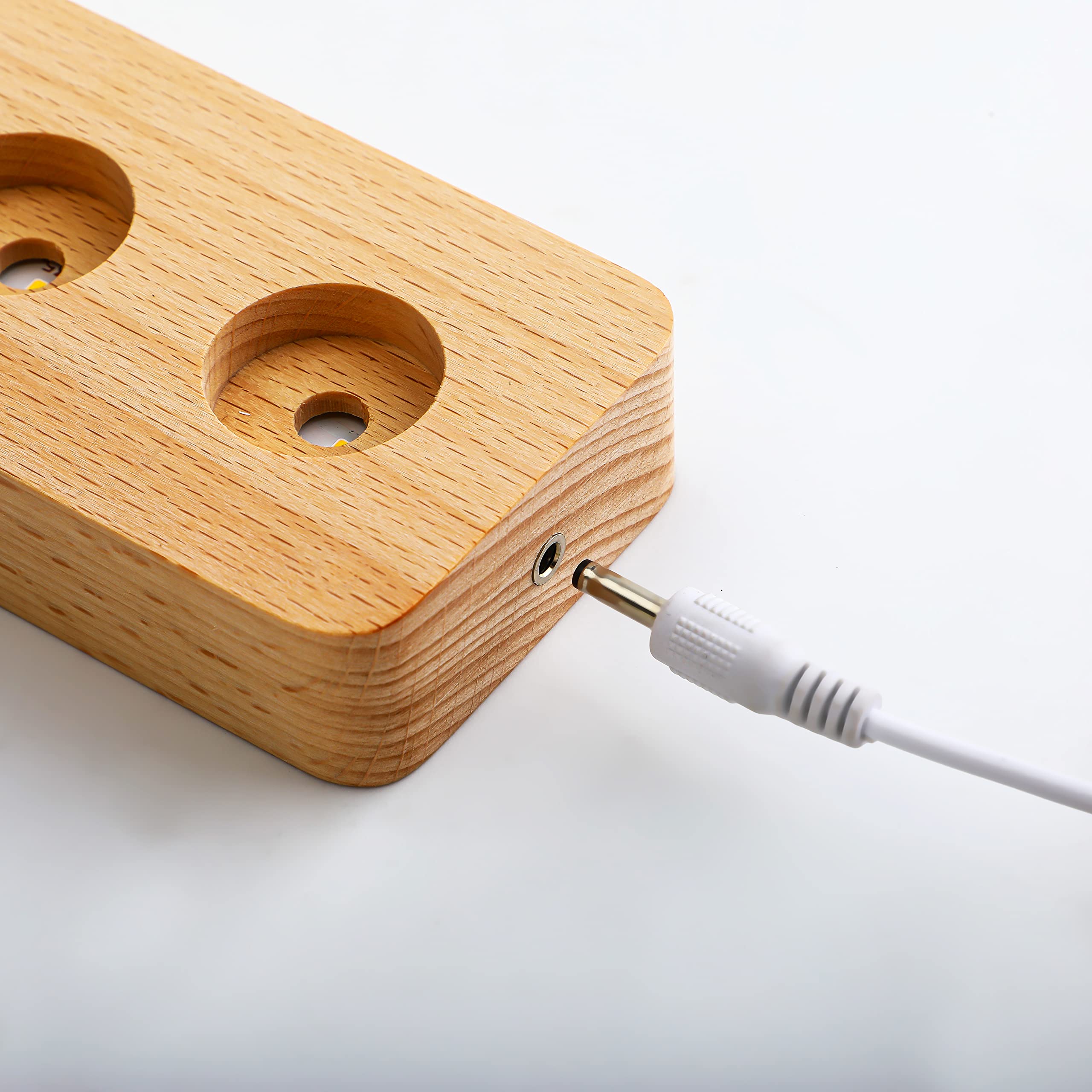KRISININE USB-powered stand for easy setup and portability.