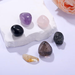 Kvekstio Obsidian crystal from the set provides grounding protection at home.