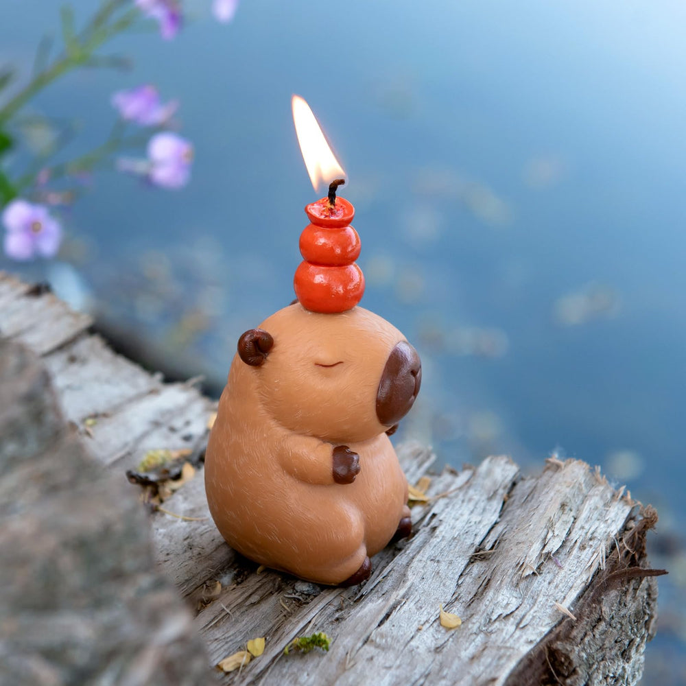 L&M Gifts capybara candle label closeup shows clean burn and quality