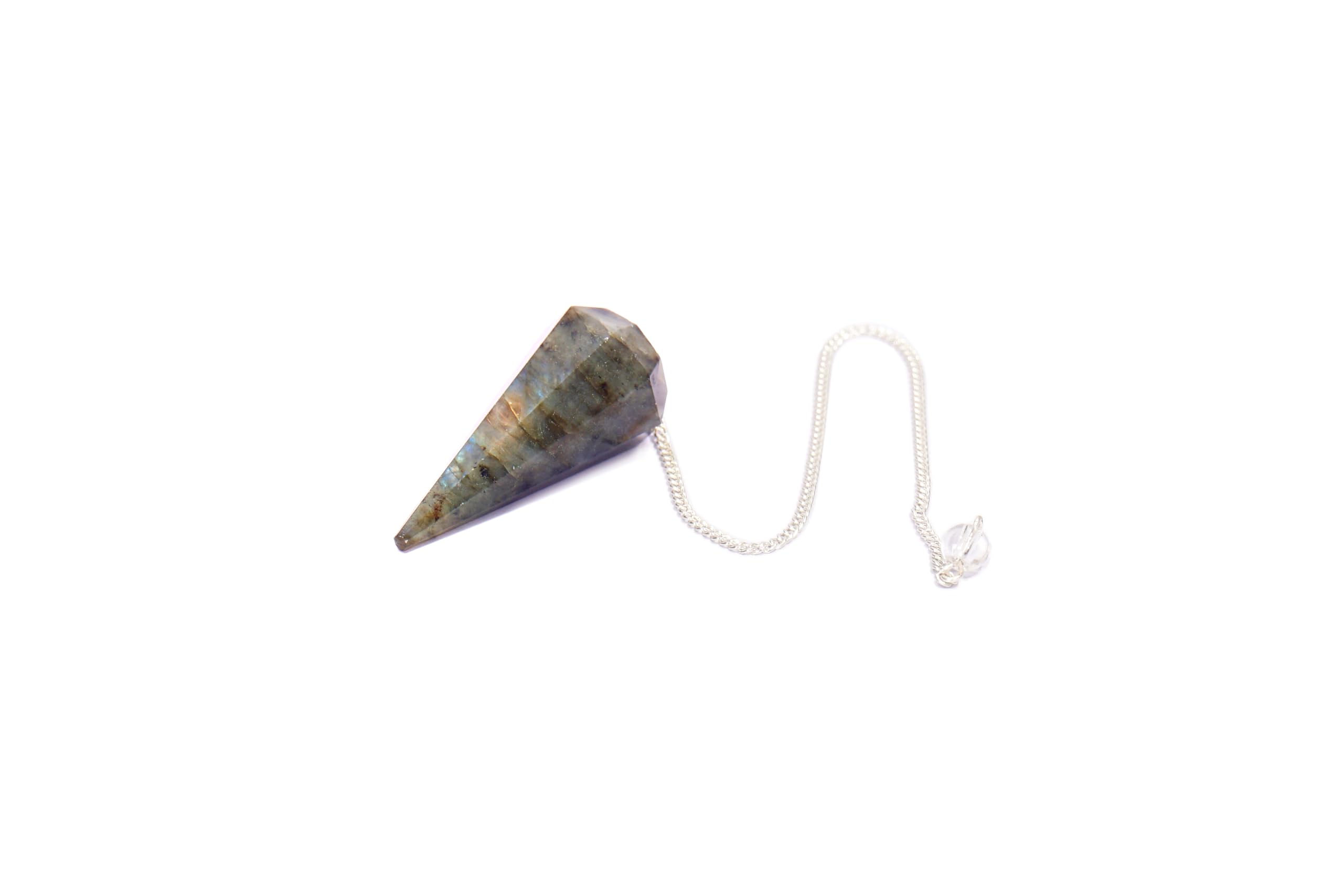 L Pedra & Crystal labrodolite pendant showcasing natural hues for calm focus.