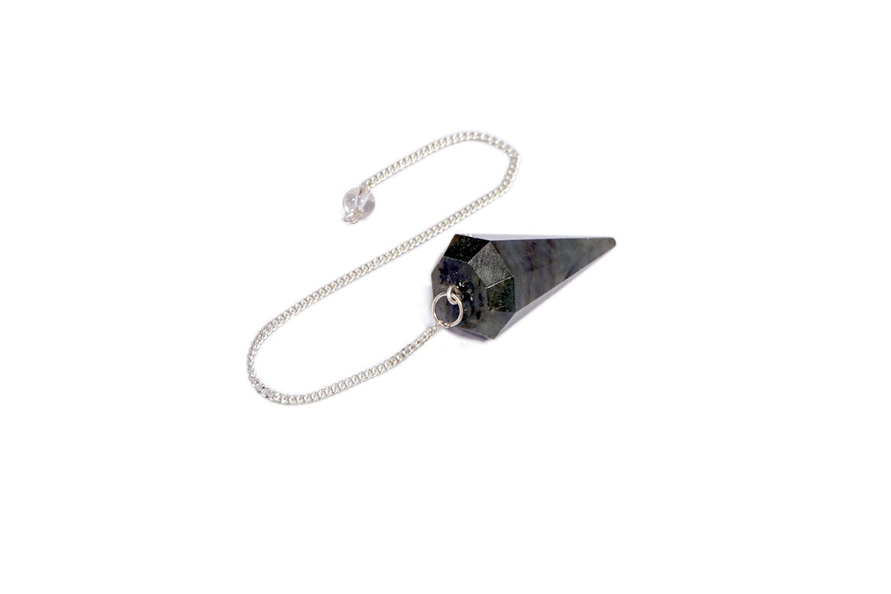 L Pedra & Crystal pendulum chain and crystal pendant ready for daily rituals.