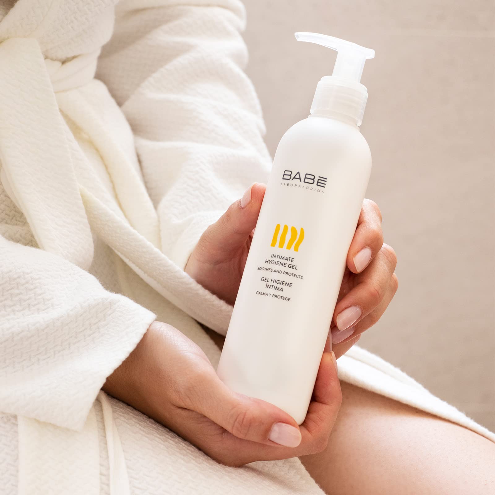 LABORATORIOS BABE gel packaging, travel-friendly 250 ml bottle for on the go care.