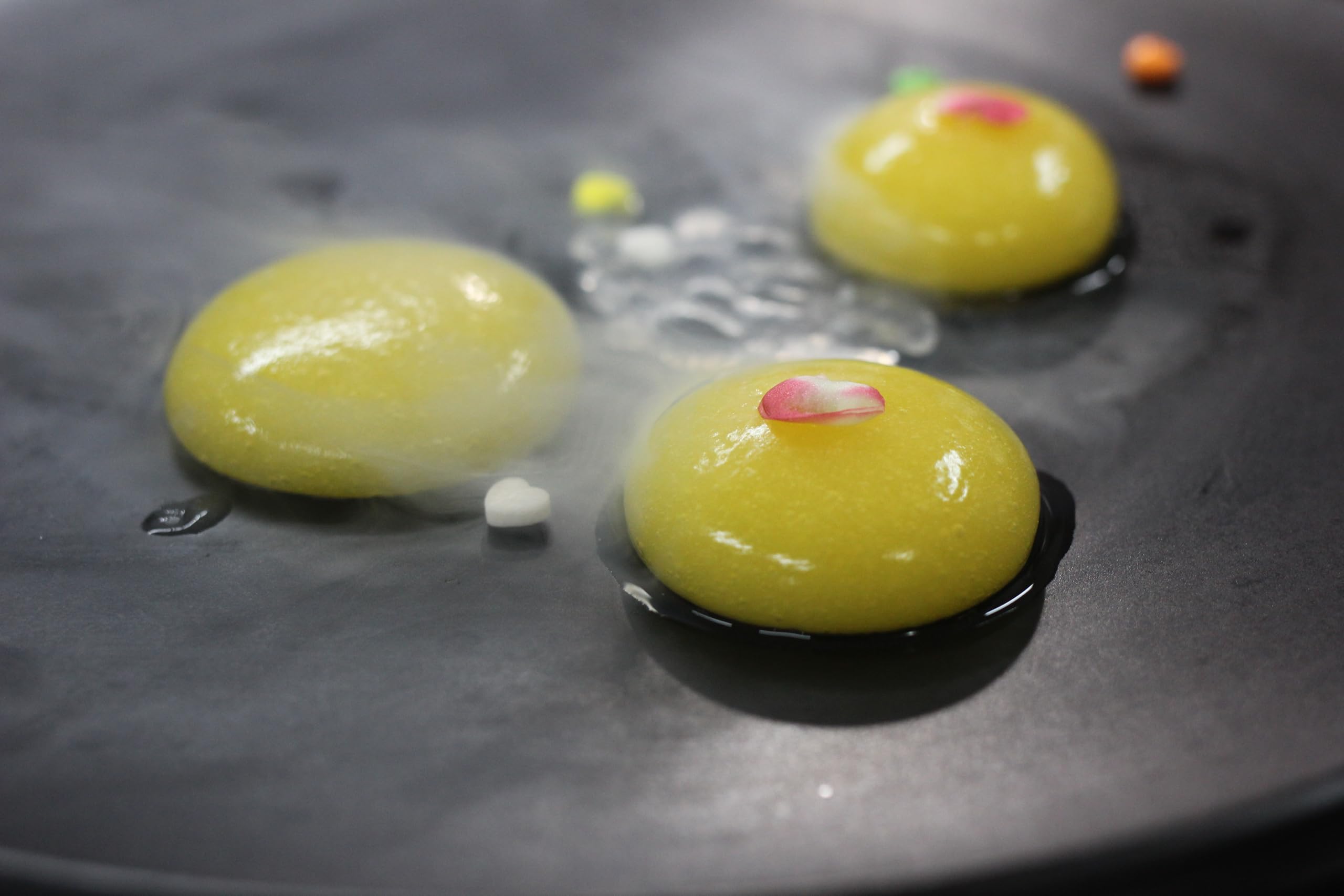 LEIMENGCHEF Pure Sodium Citrate in a bright kitchen supports clean acid balance.