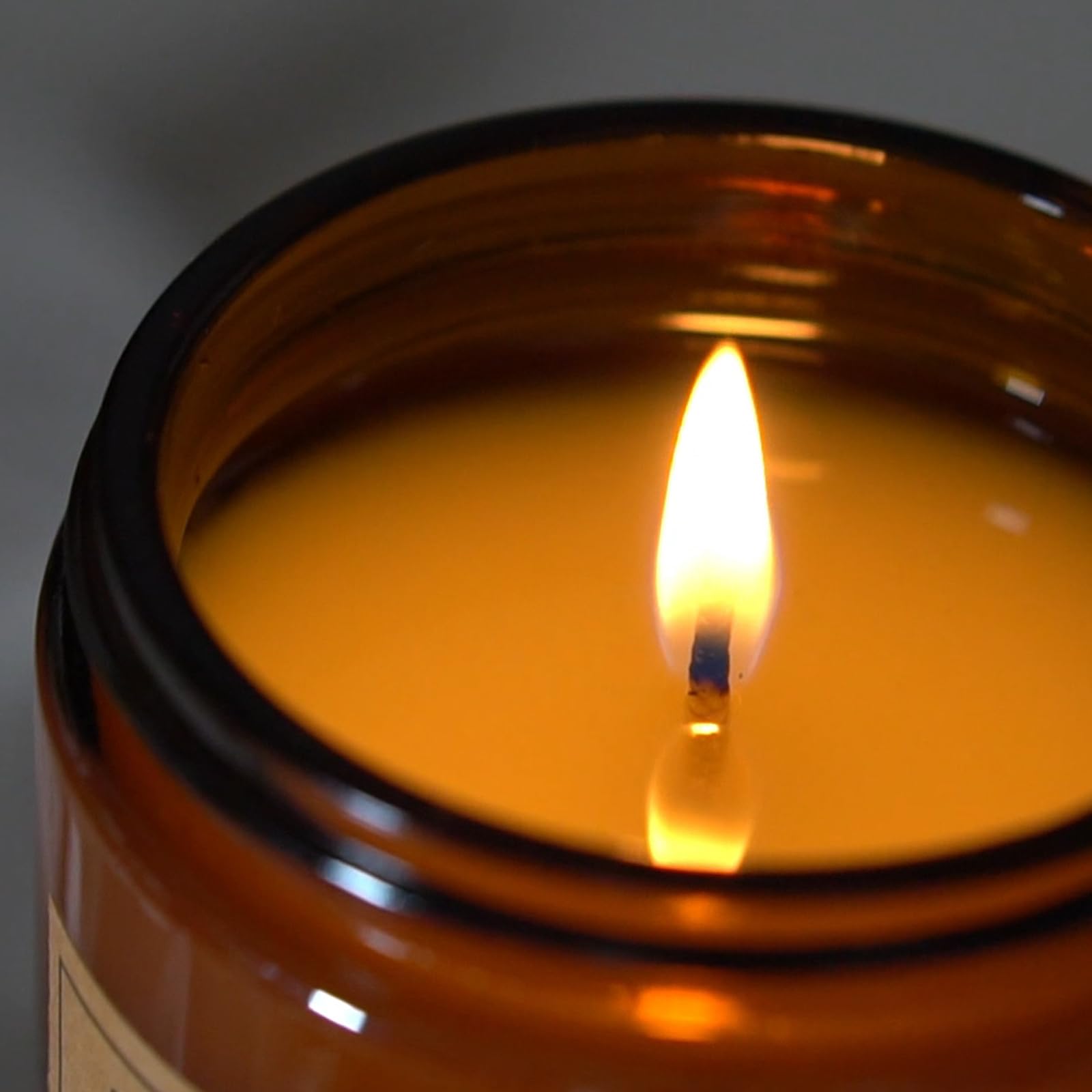 Lead-free cotton wick in Liofeve candle for steady flame
