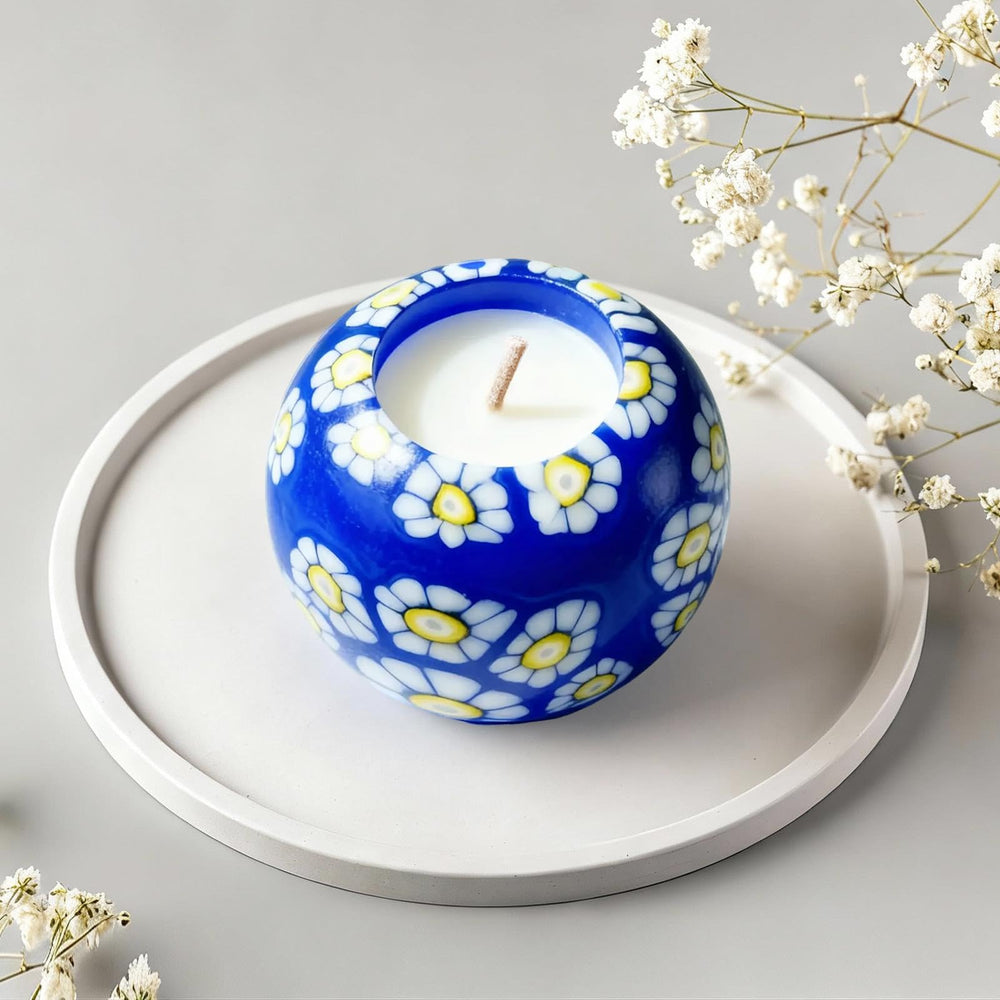 LumeTon scented candle creates warm ambiance for Christmas and celebrations.