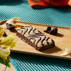 Luna Bar LemonZest Blueberry Mash-Ups bar on the go with refreshing aroma.