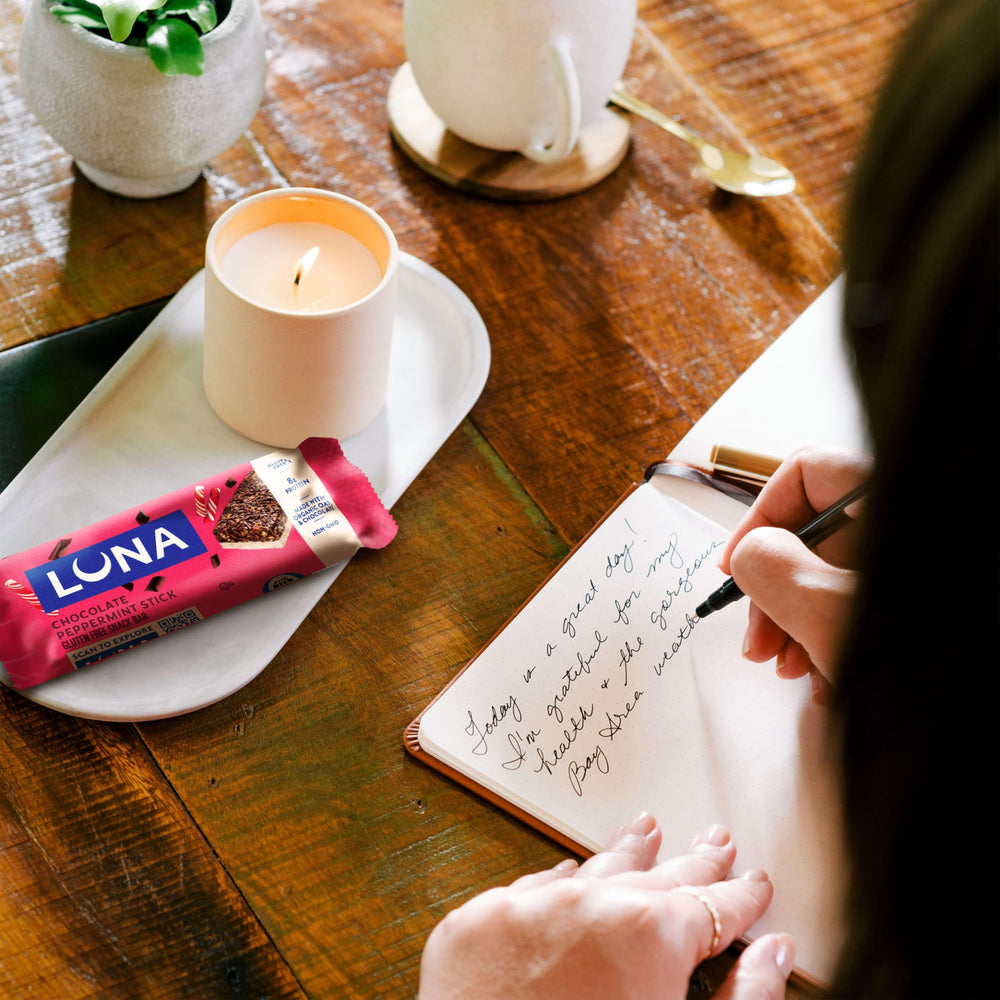 Non-GMO label signals ingredient integrity for Luna Bar.