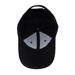 Unisex silhouette of MagSølv magnetic cap suits any casual look.