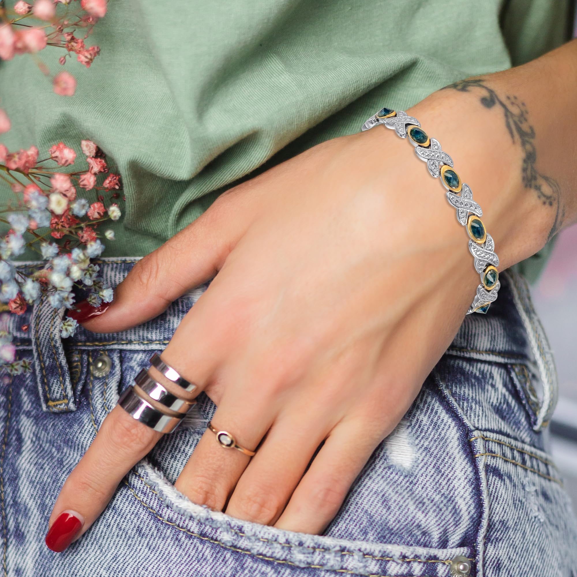 Blue MagVIVACE bracelet highlighting 3500 Gauss magnet technology.