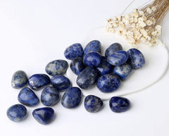 Maibaota blue sodalite stones bulk: natural crystals for chakra balance and focus.