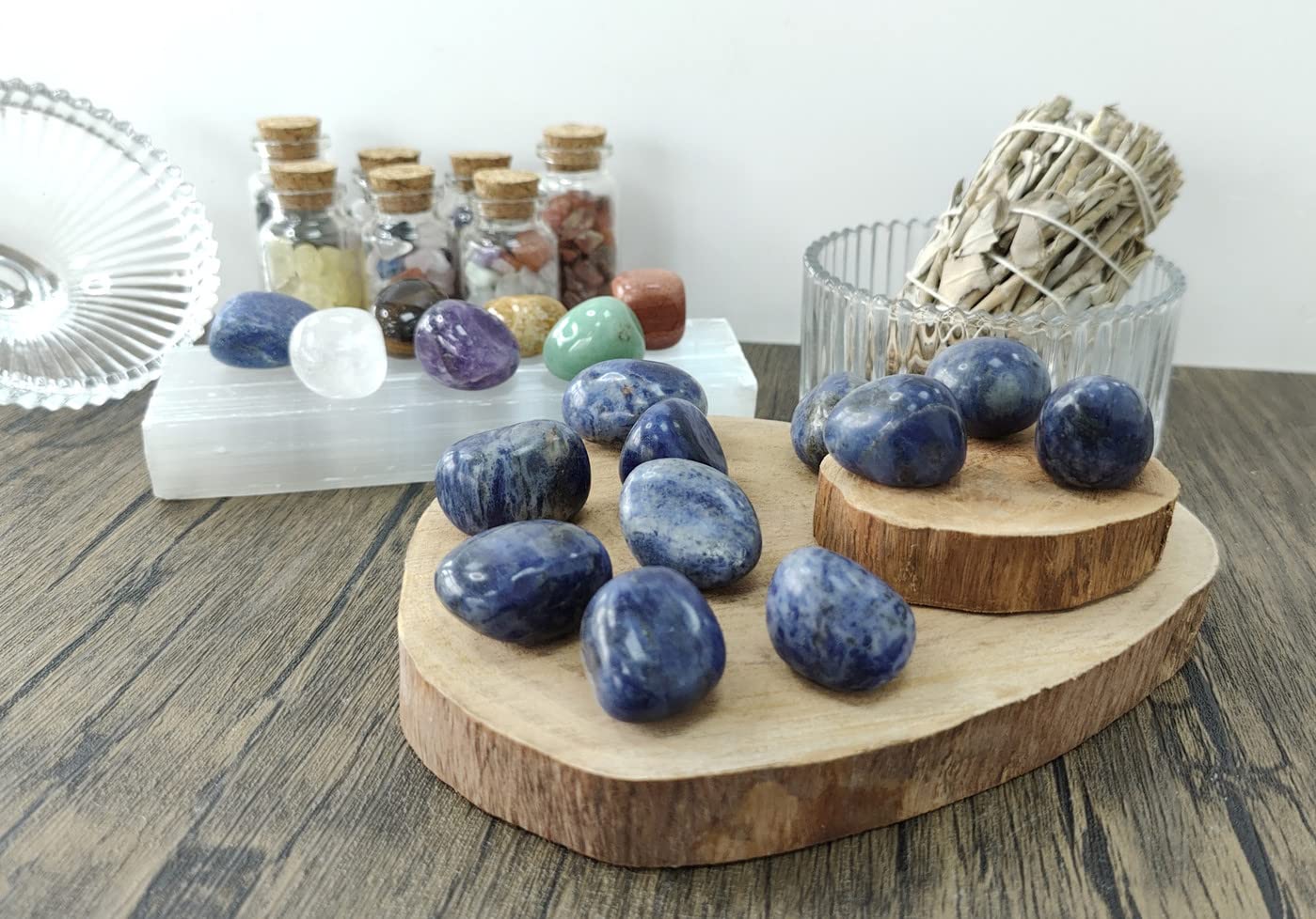 Maibaota blue sodalite stones bulk: velvet bag packaging protects fragile crystals during delivery.