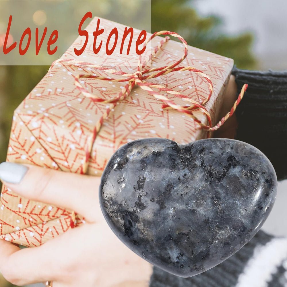 MAIBAOTA crystal heart velvet box is gift-ready for celebrations.