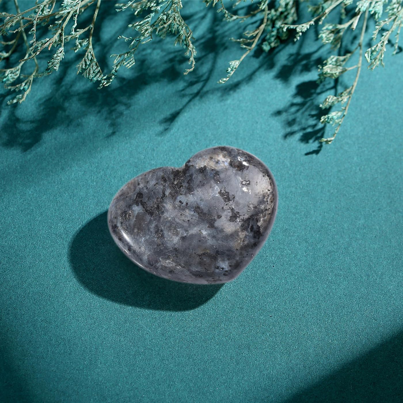 MAIBAOTA labradorite heart iridescence supports spiritual practice and focus.