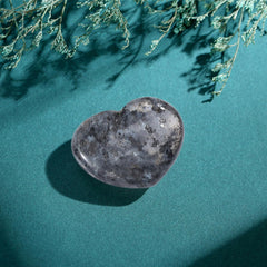 MAIBAOTA labradorite heart iridescence supports spiritual practice and focus.