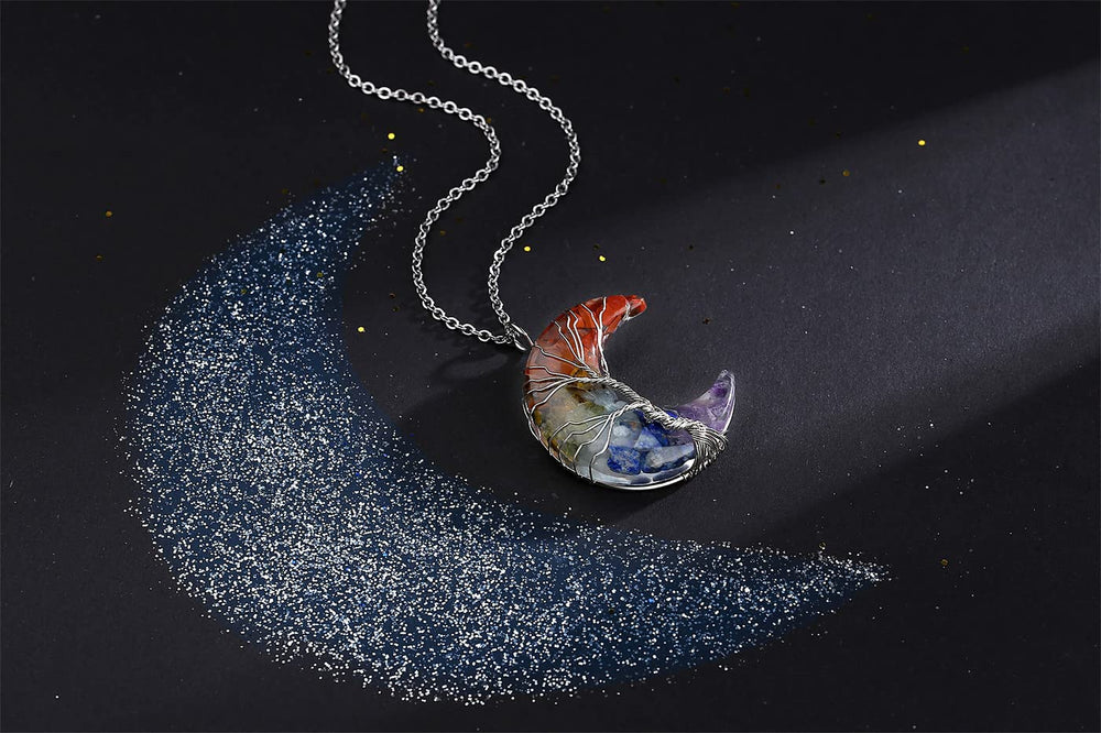 MAIBAOTA natural resin crystal necklace capturing earthy texture and artisan craft
