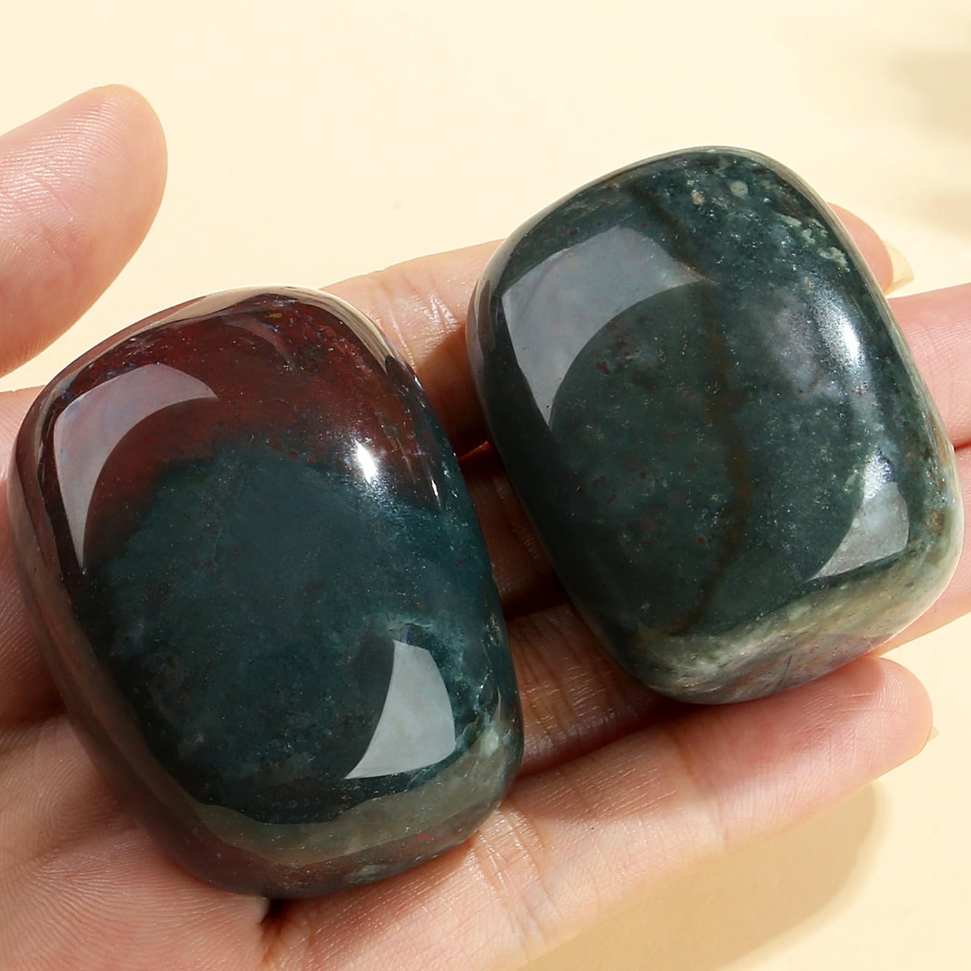 MAIBAOTA tumbled crystal used as protective talisman for calm and concentration.