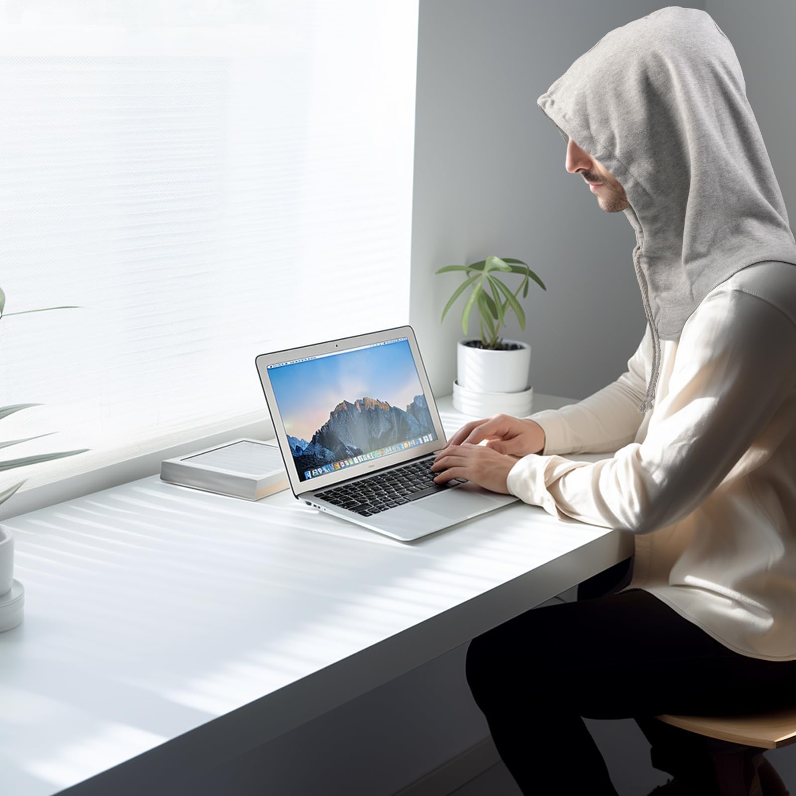 Fashionable yet functional—MAOOHON Faraday Hood suits travel and hotels.